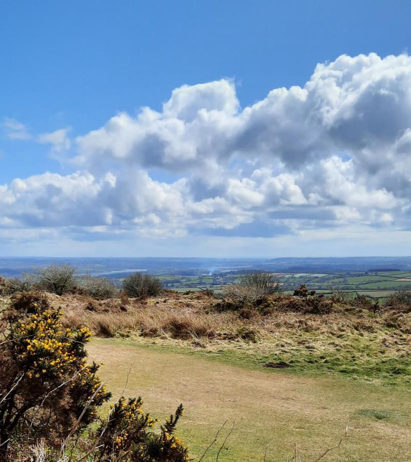 Summit Camping Kit Hill Cornwall Panoramic Views Grass Pitch From 15Pn Or Bella Bell Tent 75Pn Callington Exterior photo